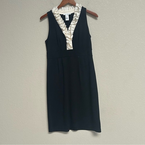 London Times Black Sleeveless Dress with Ivory Ruffle Neckline Women’s Size 8 - Picture 1 of 4